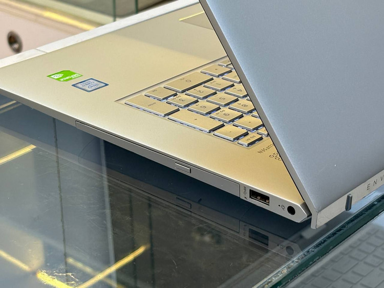 لپتاپ HP ENVY 17 i7-8550U 16gb ddr4 512gb ssd 4gb-Geforce MX 150 17'1 inch FHD touch