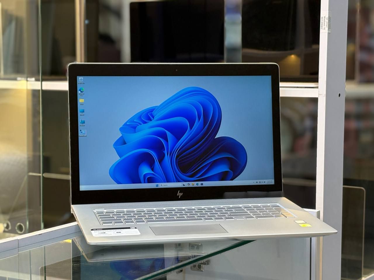 لپتاپ HP ENVY 17 i7-1065G7 12gb ddr4 512gb ssd 2gb-Geforce MX 330 17'1 inch FHD touch