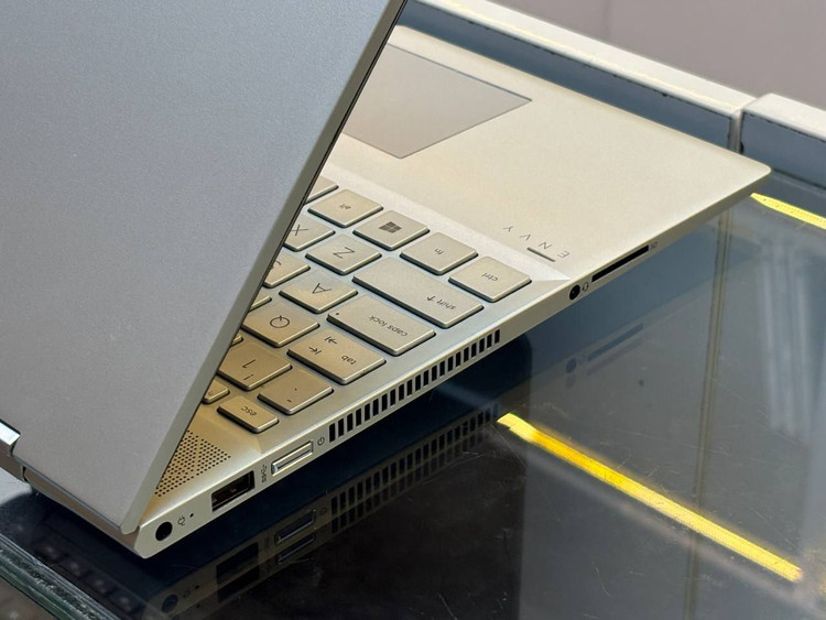 لپتاپ HP ENVY 15 i7-8250U 12gb ddr4 256gb ssd Intel UHD 15'6 inch FHD touch x360