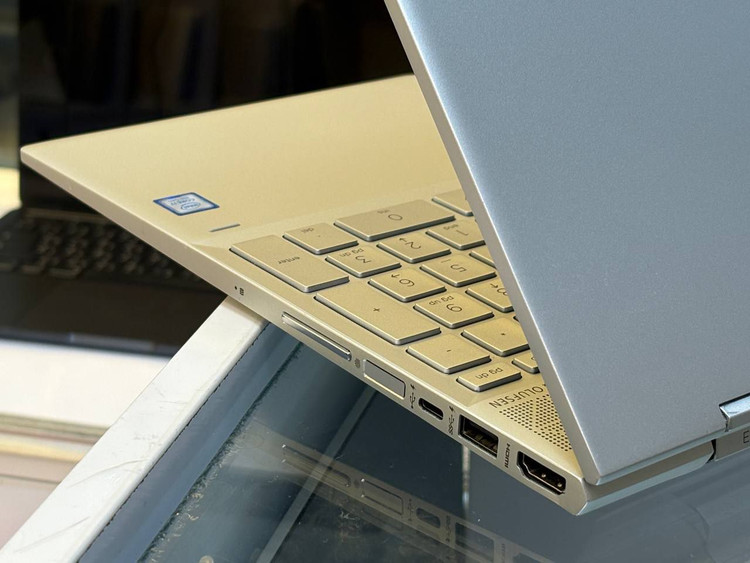 لپتاپ HP ENVY 15 i7-8250U 12gb ddr4 256gb ssd Intel UHD 15'6 inch FHD touch x360