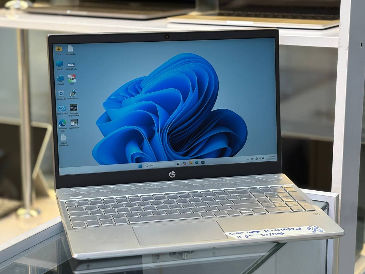 لپتاپ hp pavilion 15 i5-8250U 12gbddr4 512gb ssd intel uhd 15'6 inch fHD touch