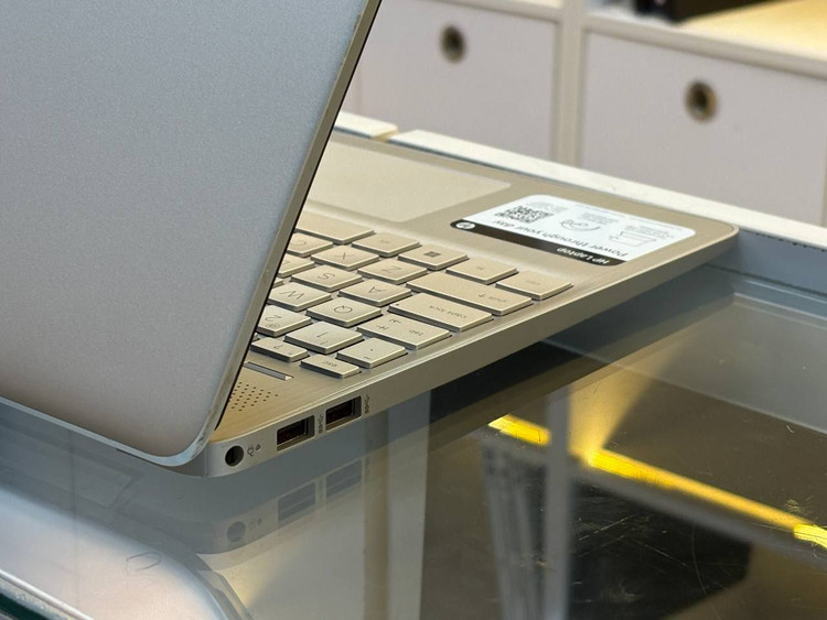 لپتاپ HP laptop15 AMD-3050V 4gb ddr4 128gb ssd AMD 512 15'6 inch HD