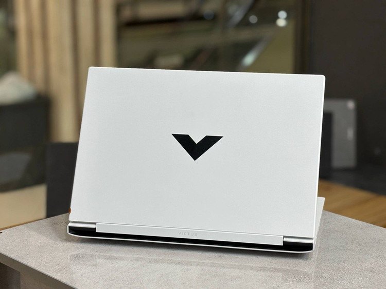 لپتاپ HP victus gaming 16 ryzen7-8845HS 16gb ddr4 1TB ssd 8gb-RTX4060 15'6 inch FHD 165Hz+RGB