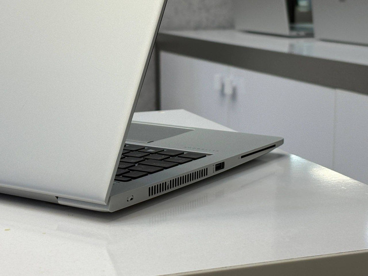 لپتاپ HP elite book 840 G5 i5-8350U 8gb ddr4 256gb ssd Intel UHD 13'5 inch FHD