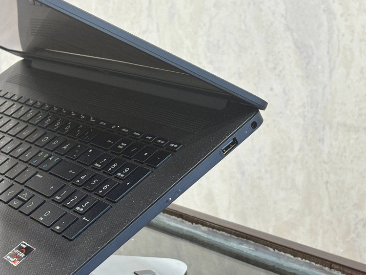 لپتاپ HP LAPTOP 17 ryzen5-7520U 8gb ddr5 512gb ssd AMD512 17'3 inch FHD BLACK