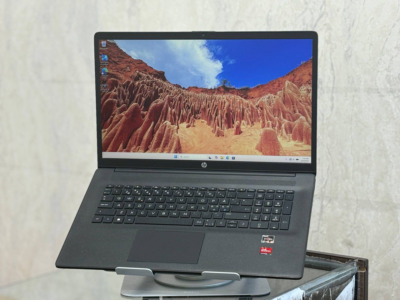 لپتاپ HP LAPTOP 17 ryzen5-7520U 8gb ddr5 512gb ssd AMD512 17'3 inch FHD BLACK