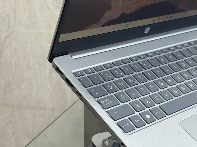 لپتاپ HP LAPTOP 15 ryzen5-7520U 8gb ddr5 256gb ssd AMD512 15'6 inch FHD silver