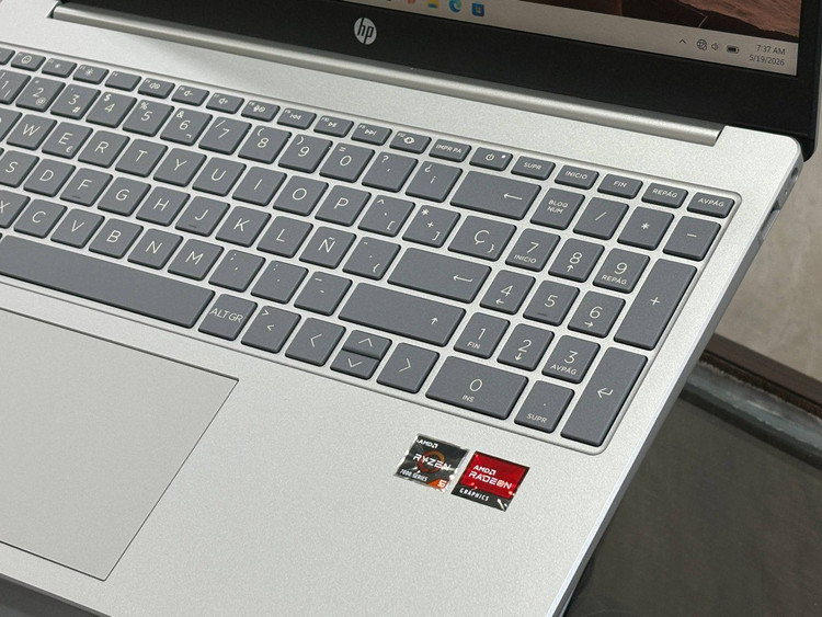 لپتاپ HP LAPTOP 15 ryzen5-7520U 8gb ddr5 256gb ssd AMD512 15'6 inch FHD silver