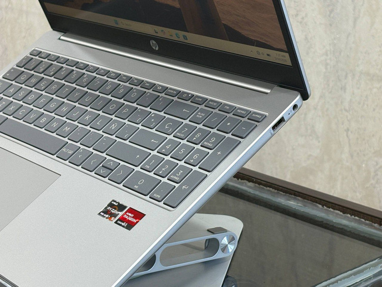 لپتاپ HP LAPTOP 15 ryzen5-7520U 8gb ddr5 256gb ssd AMD512 15'6 inch FHD silver