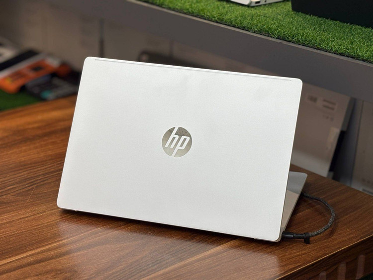 لپتاپ HP omni book 5 14 snapdragon x1266100 16gb ddr4 512gb ssd Qualcom 14'1 inch FHD plus