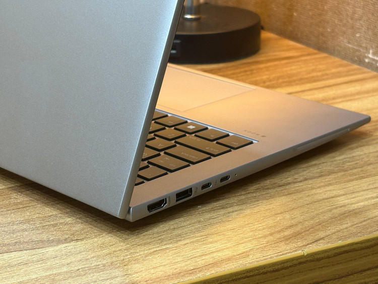 لپتاپ HP zbook firefly 14 G11 ultra5-125U 16gb ddr4 512gb ssd Intel+NPU 14'1 inch FHD