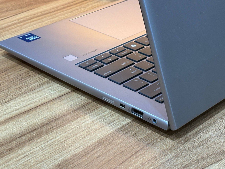 لپتاپ HP zbook firefly 14 G11 ultra5-125U 16gb ddr4 512gb ssd Intel+NPU 14'1 inch FHD