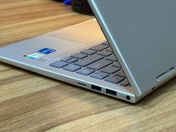 لپتاپ HP ENVY 14 i5-1335U 8gb ddr4 512gb ssd Intel iris Xe 14'1 inch FHD touch x360