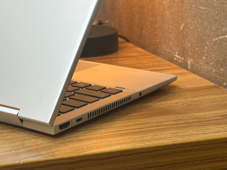 لپتاپ HP envy 14 i5-1335U 8gb ddr4 256gb ssd Intel iris xe 14'1 inch FHD touch x360