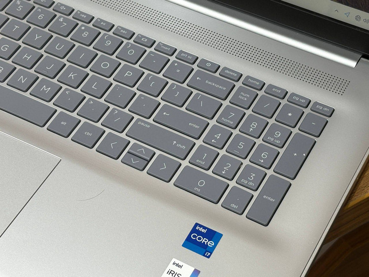 لپتاپ HP laptop 17 i7-1355U 16gb ddr4 512gb ssd Intel iris xe 17'1 inch HD touch