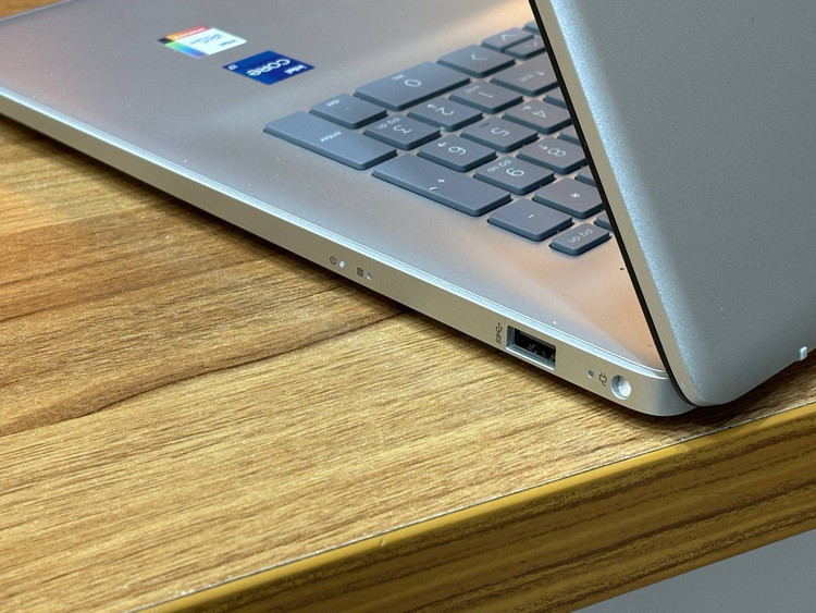 لپتاپ HP LAPTOP 17 RYZEN5-7430u 8gb ddr4 256gb ssd AMD RADEON 17'1 inch FHD