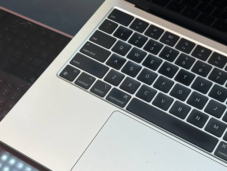لپتاپ APPLE macbook Air 2022 m2 16gb ddr4 1tb ssd m2 13'5 inch 2k