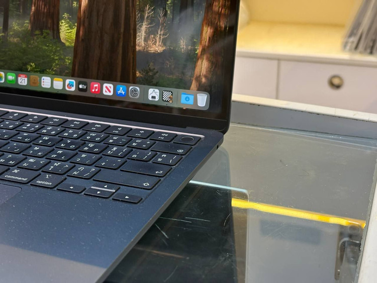 لپتاپ APPLE macbook Air 2022 m2 16gb ddr4 1tb ssd m2 13'5 inch 2k