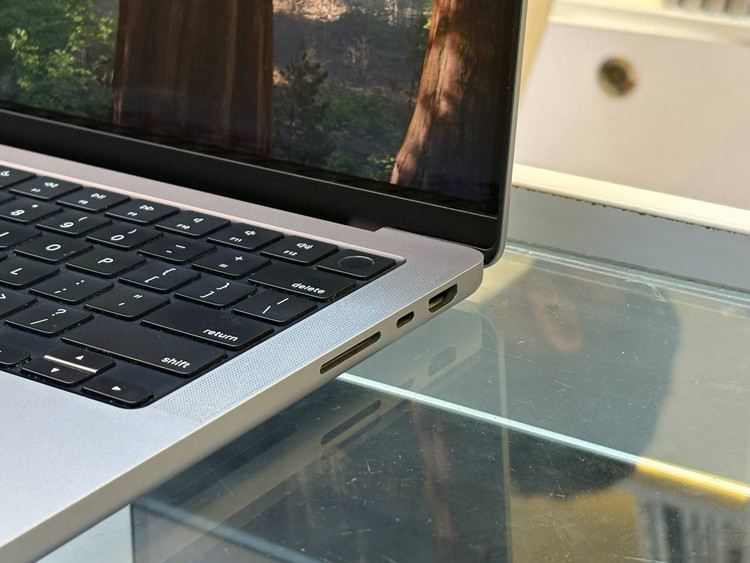 لپتاپ APPLE macbook Air 2021 m1 PRO 16gb ddr4 1tb ssd m1 PRO 13'5 inch 2k