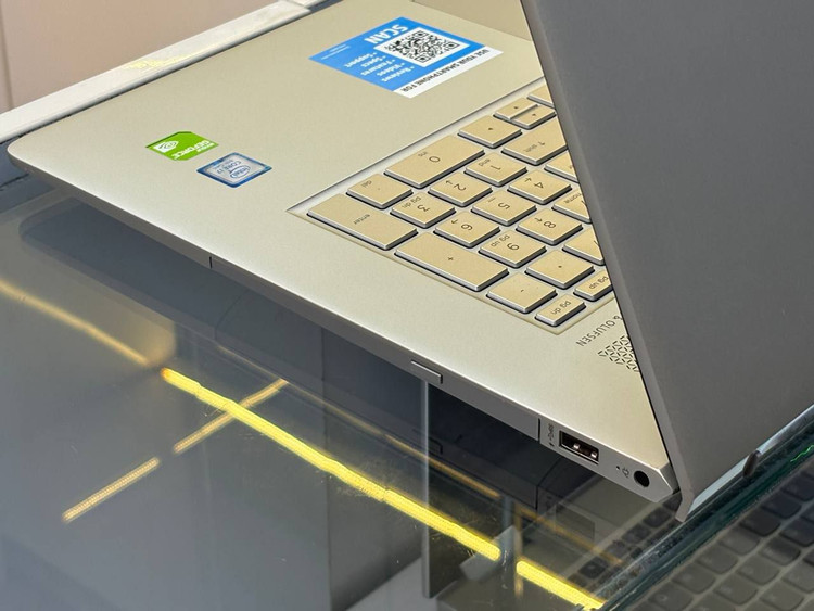 لپتاپ HP ENVY 17 i7-8550U 12gb ddr4 512gb ssd 2gb-MX150 17'3 INCH FHD TOUCH
