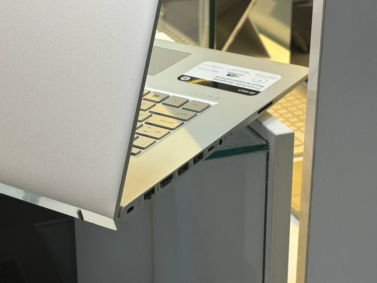 لپتاپ HP ENVY 17 i7-8550U 12gb ddr4 512gb ssd 2gb-MX150 17'3 INCH FHD TOUCH