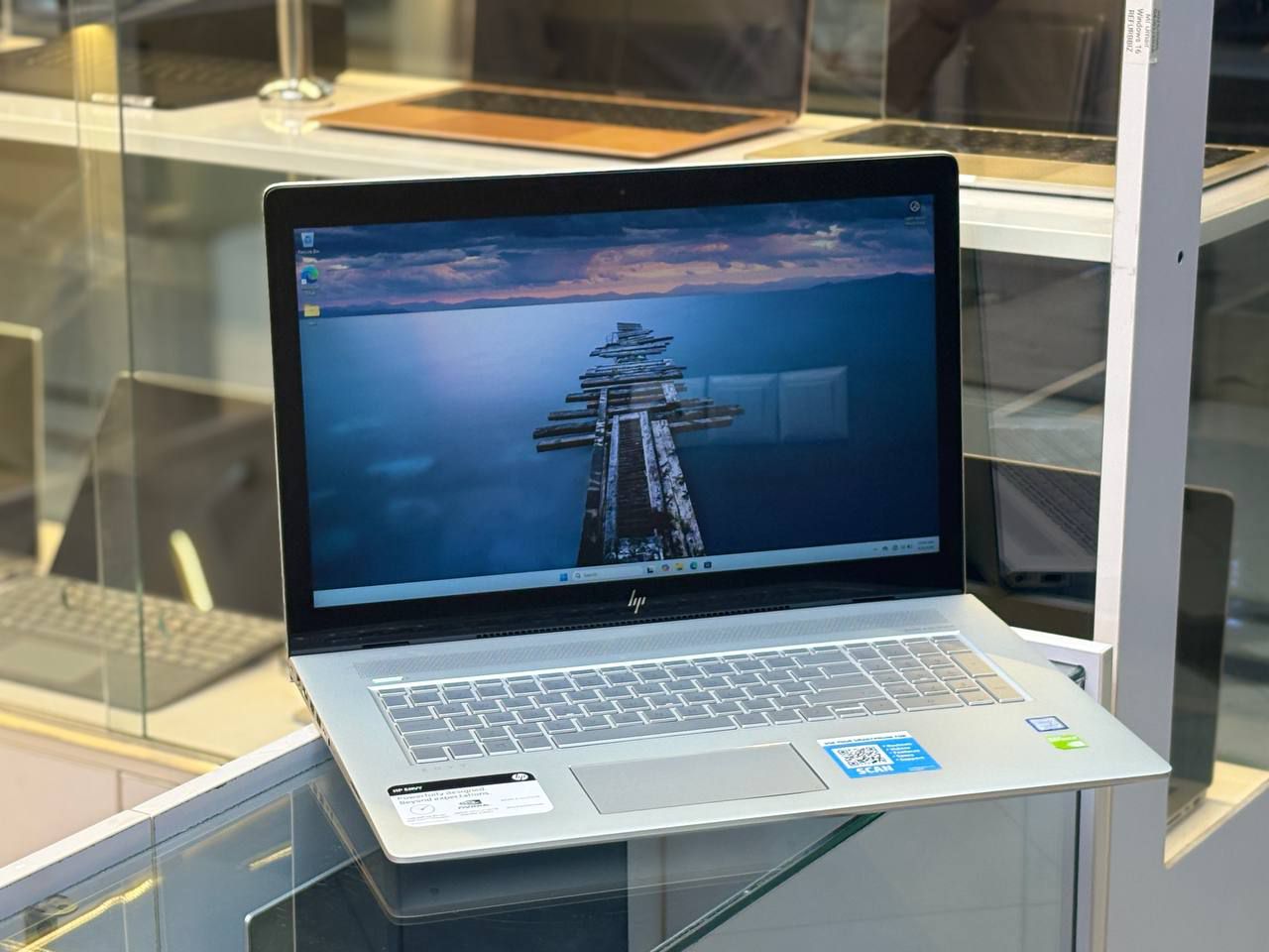 لپتاپ HP ENVY 17 i7-8550U 12gb ddr4 512gb ssd 2gb-MX150 17'3 INCH FHD TOUCH