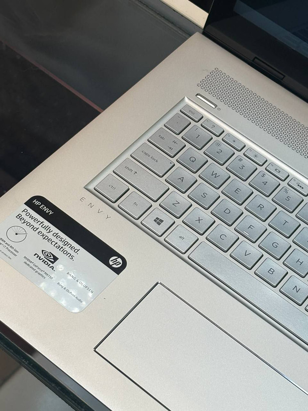 لپتاپ HP ENVY 17 i7-8550U 12gb ddr4 512gb ssd 2gb-MX150 17'3 INCH FHD TOUCH