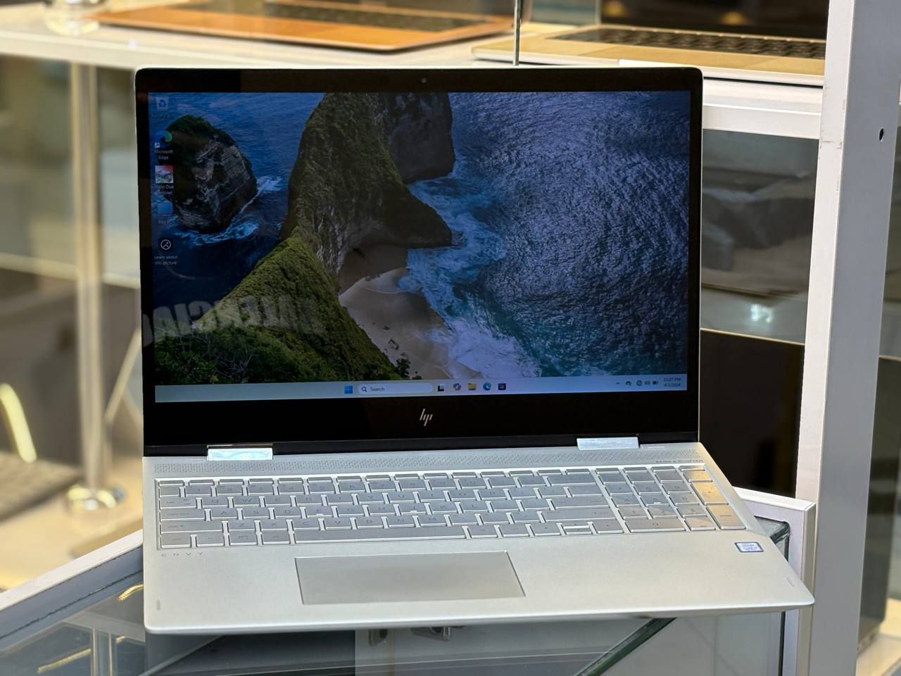 لپتاپ HP ENVY 15 i7-8550U 16gb ddr4 512gb ssd Intel uhd 15'6 inch FHD TOUCH x360
