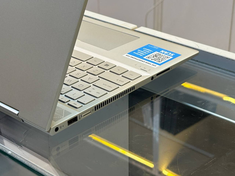 لپتاپ HP ENVY 15 i5-8250U 8GB DDR4 256GB SSD Intel UHD 15'6 INCH FHD TOUCH x360