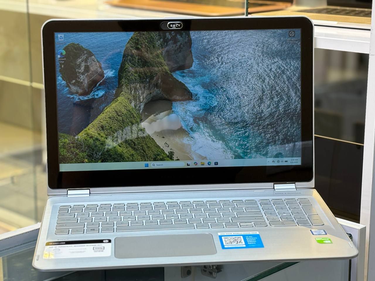 لپتاپ HP ENVY 15 I7-6500U 8GB DDR4 256GB SSD 2GB-930M 15'6 INCH FHD TOUCH X360