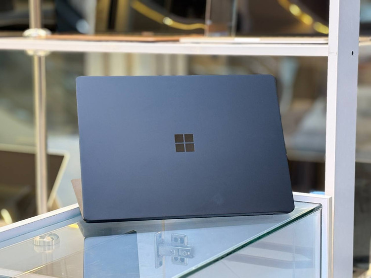 لپ تاپ Microsoft Surface Laptop 2 مناسب دانشجویان، برنامهنویسان، مدیران و کاربران اداری