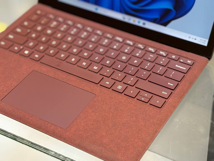 کیبورد آلکانترا و تاچپد Microsoft Surface Laptop 1