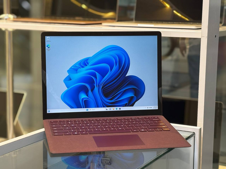 لپ تاپ استوک Microsoft Surface Laptop 1 با پردازنده Intel Core i7-7660U و نمایشگر لمسی 13.5 اینچی PixelSense