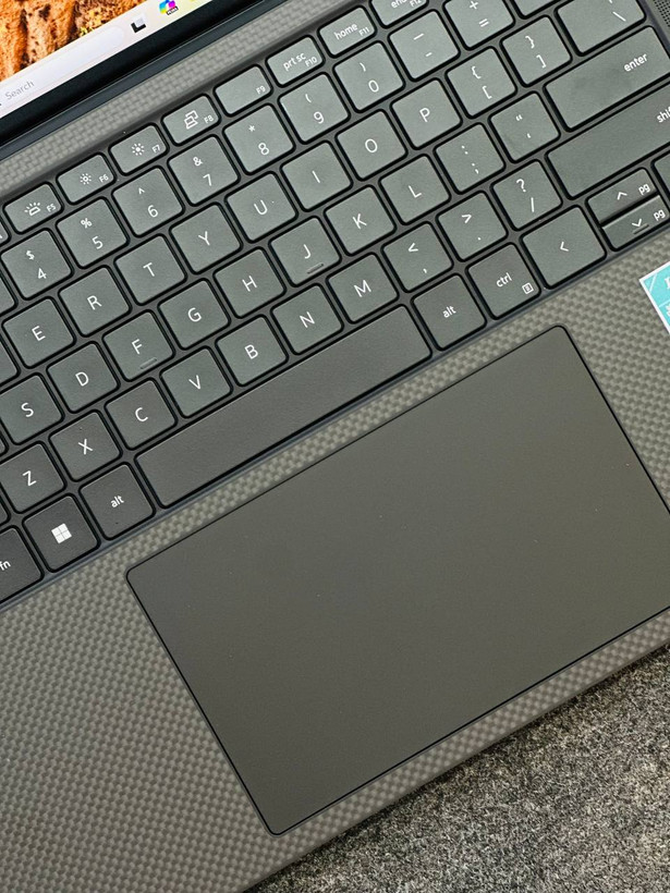 کیبورد با نور پسزمینه Dell Precision 5570