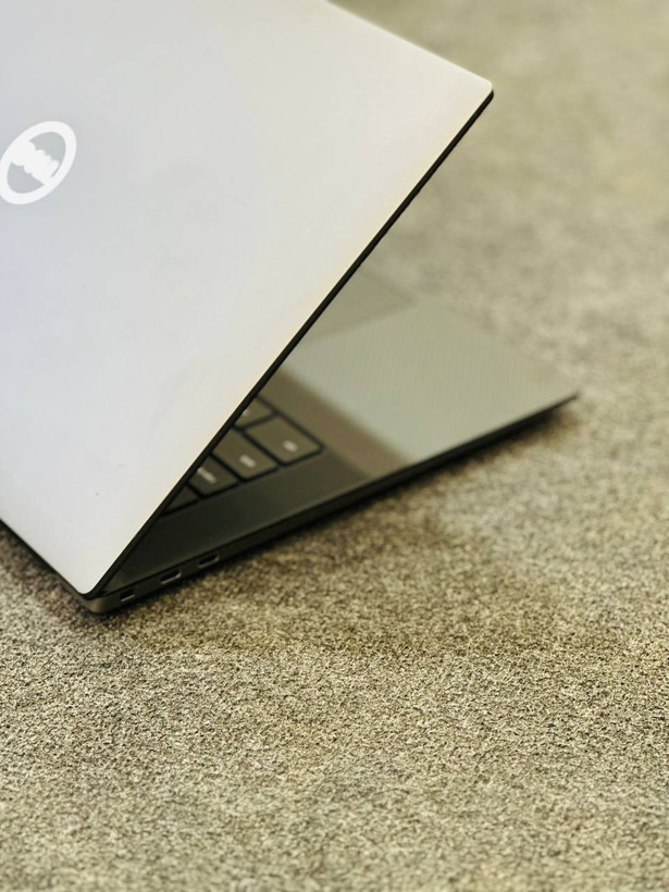 پورتهای Thunderbolt 4 و USB-C لپ تاپ Dell Precision 5570
