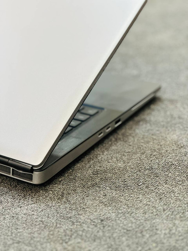 لپ تاپ استوک Dell Precision 7760 Xeon W-11855M RTX A4000