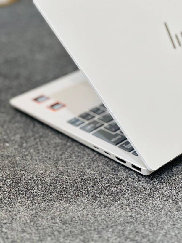 بدنه آلومینیومی HP OmniBook 7 Aero