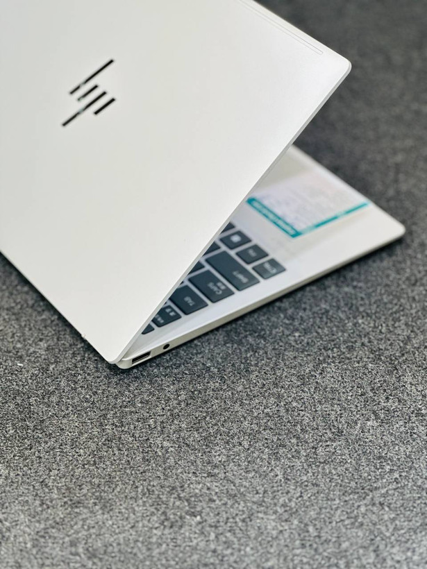 صفحه نمایش HP OmniBook 7 Aero 13.3 FHD+