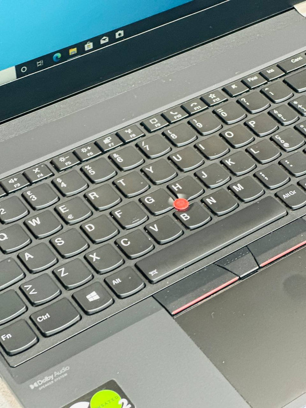 مشخصات ظاهری و کیفیت بدنه ThinkPad T15 Gen 2 گرید A+++