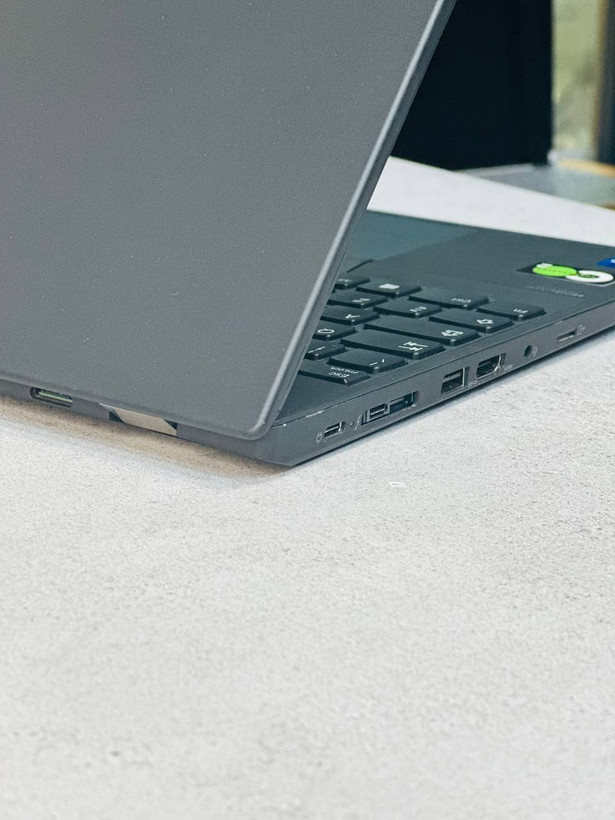 درگاههای سمت راست Lenovo ThinkPad T15 Gen 2