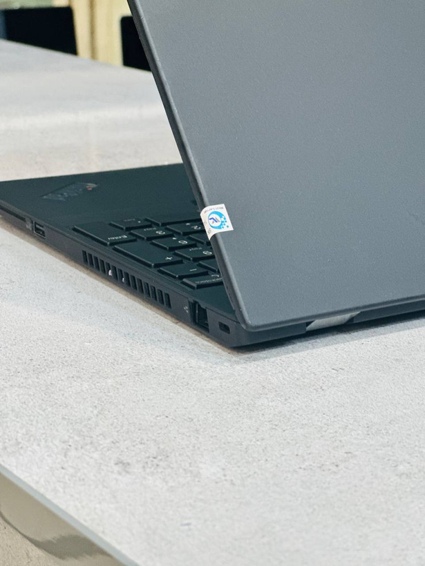 درگاههای سمت چپ لپ تاپ ThinkPad T15 Gen 2