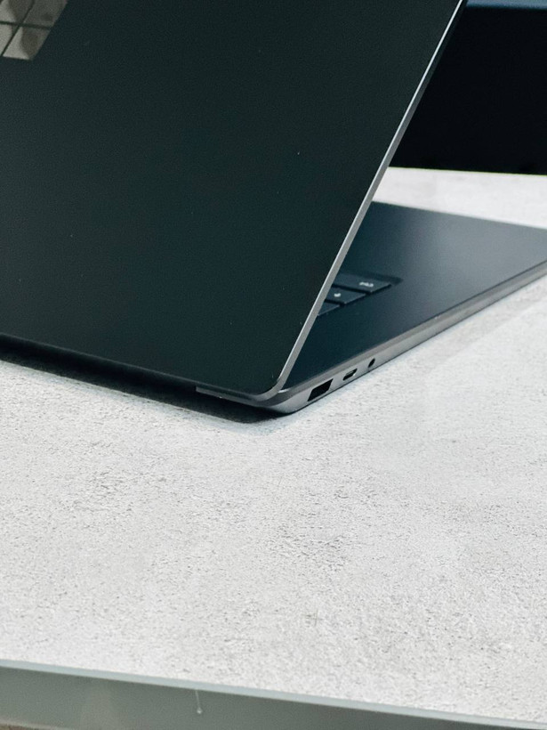 پورتهای متنوع Microsoft Surface Laptop 3 شامل USB-C، USB-A و Surface Connect – برای اتصال آسان به تجهیزات جانبی