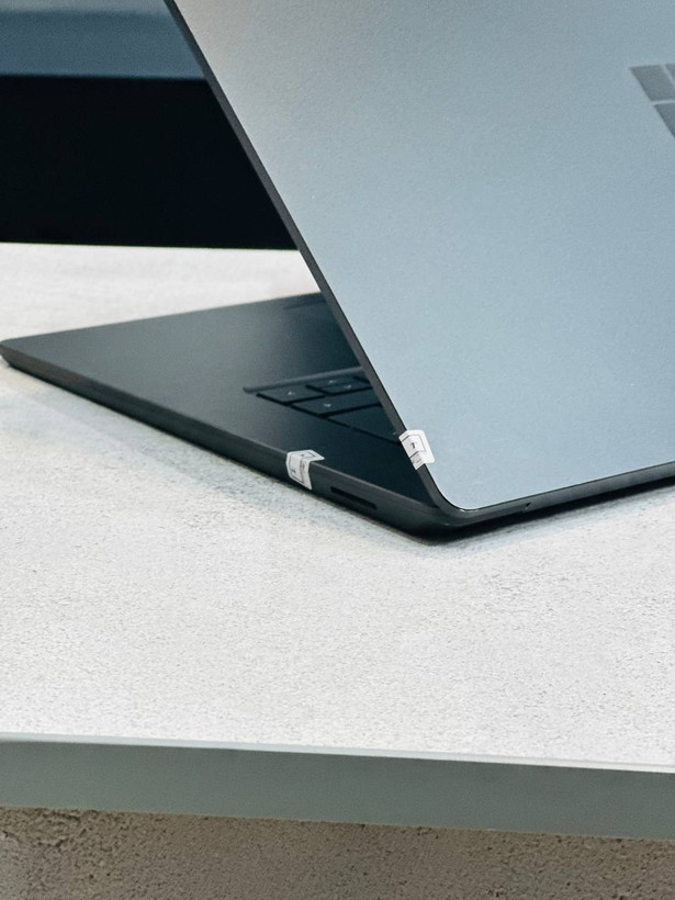 پورتهای متنوع Microsoft Surface Laptop 3 شامل USB-C، USB-A و Surface Connect – برای اتصال آسان به تجهیزات جانبی
