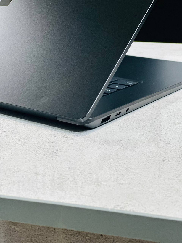 درگاههای ارتباطی Microsoft Surface Laptop 3 شامل USB-A و USB-C