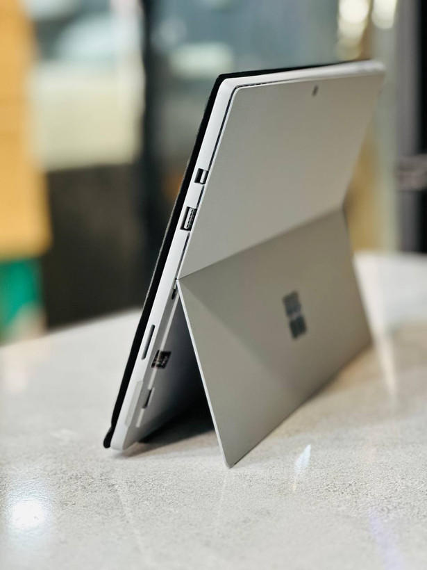 Microsoft Surface Pro 5 Ports USB Mini DisplayPort Surface Connect