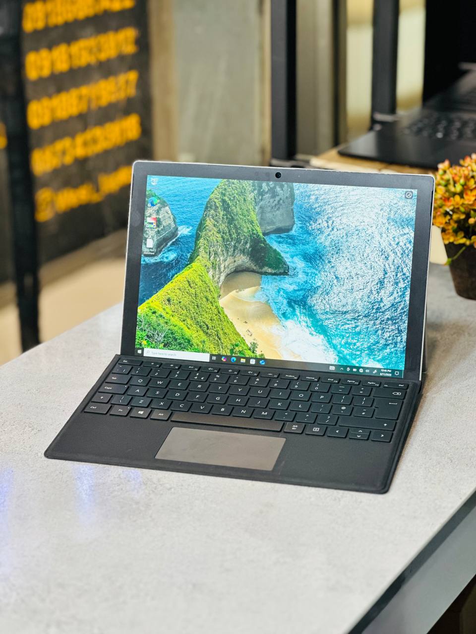 Microsoft Surface Pro 5 i7-7660U 16GB 512GB SSD Front View