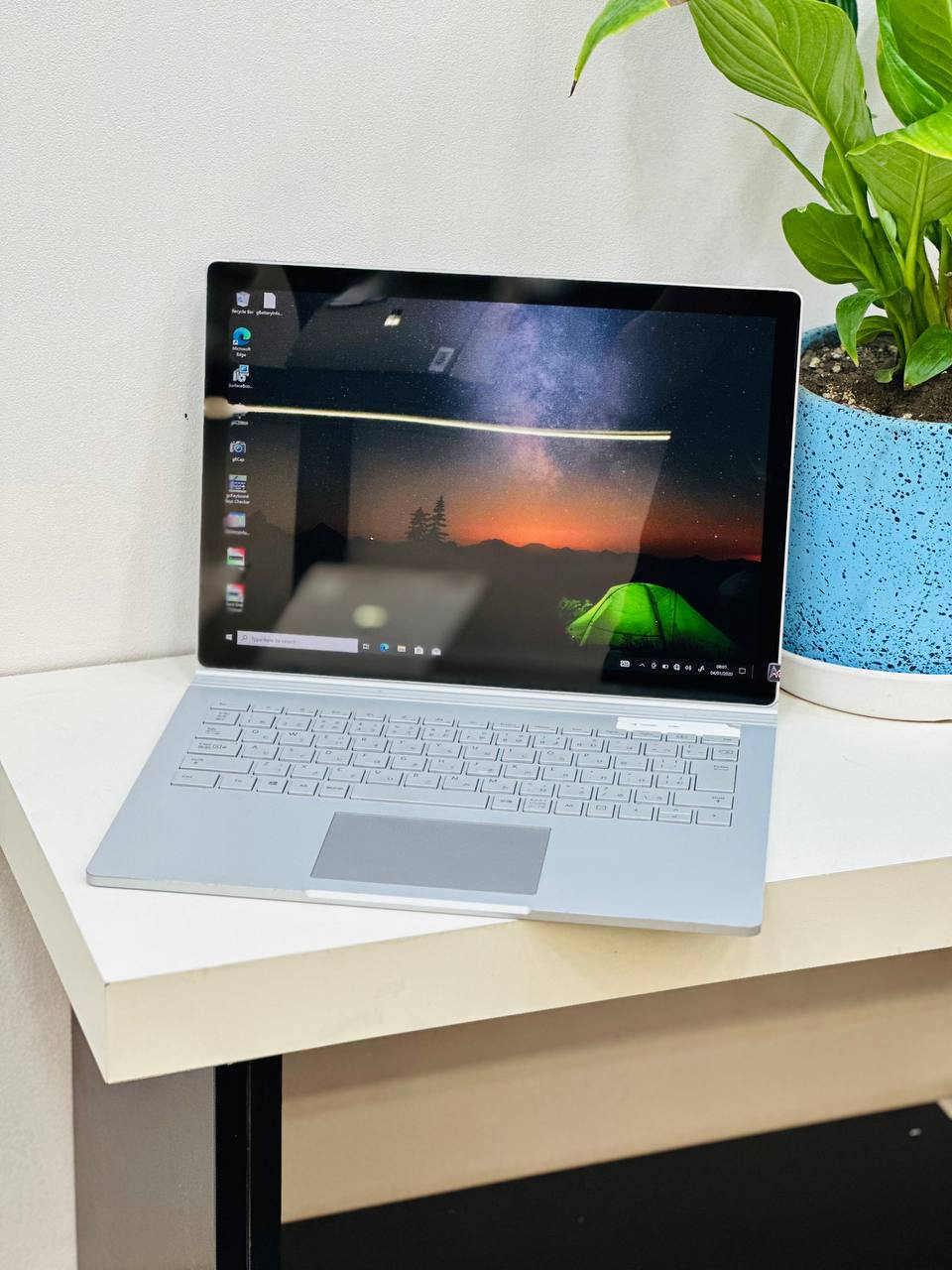 Microsoft Surface Book 2 Core i5 نسل هشتم با طراحی نقره‌ای